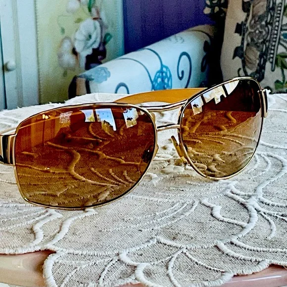 Dolce & Gabbana Beige and Gold Crystal Logo Oversized Sunglasses - Picture 4 of 7